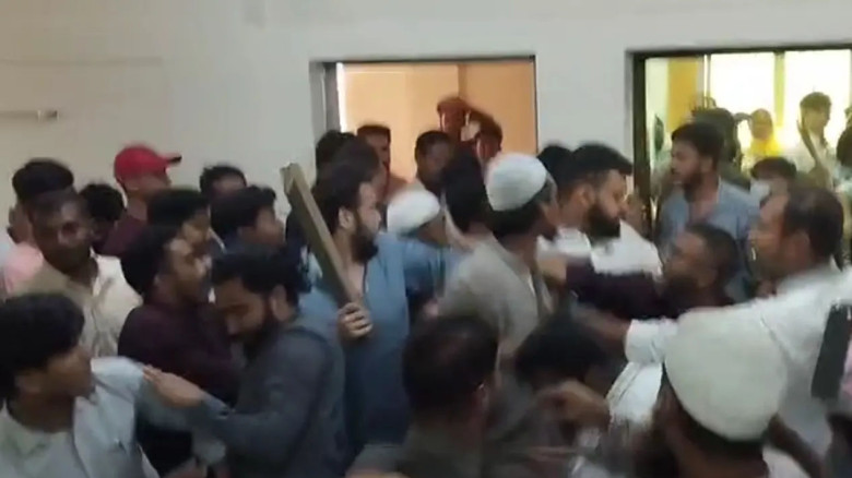 ধামরাইয়ে এনসিপির দুই গ্রুপে সংঘর্ষ, আহত অন্তত ২০