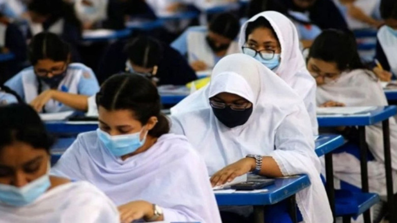 পরীক্ষার সুযোগে নিয়ন্ত্রণ আনতে চায় সরকার