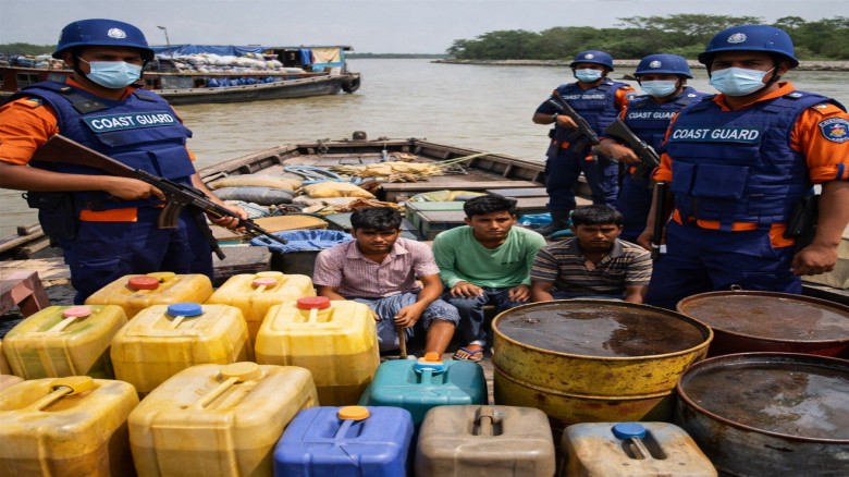 হাতিয়ায় কোস্টগার্ডের অভিযানে বিপুল জ্বালানি জব্দ