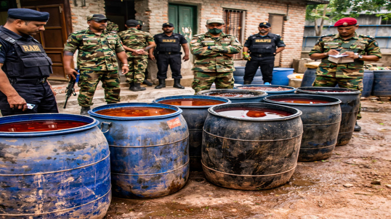 কালীগঞ্জে চেয়ারম্যানের বাড়ি থেকে অবৈধ ডিজেল জব্দ
