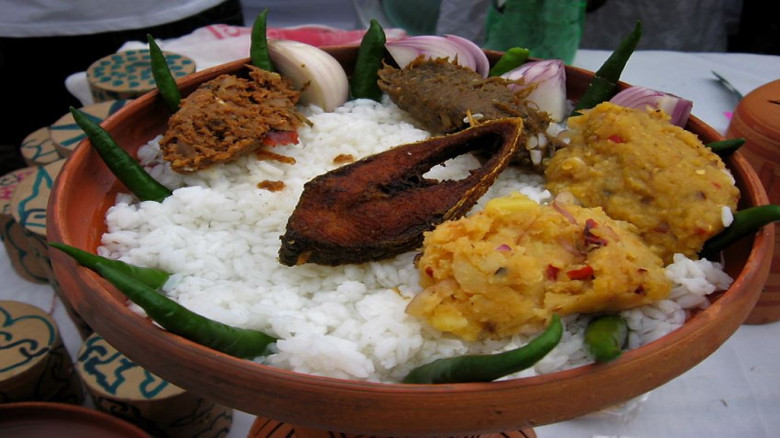 চাঁদপুরে পয়লা বৈশাখে পান্তা-ইলিশের বদলে দেশীয় মাছের আয়োজন