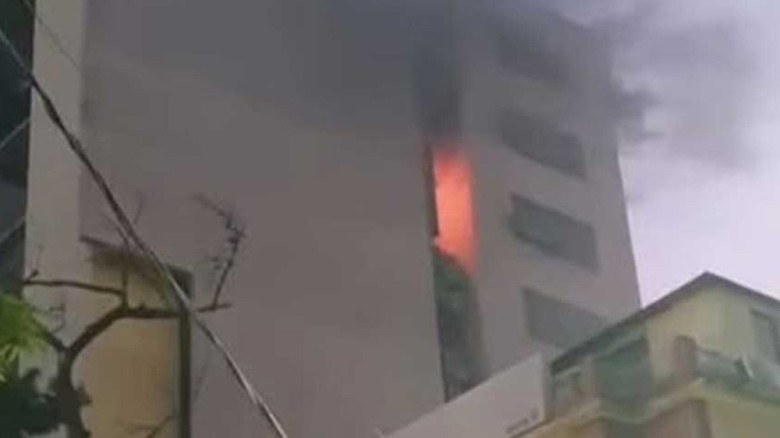 রাজধানীর বনানীতে বহুতল ভবনে অগ্নিকাণ্ড