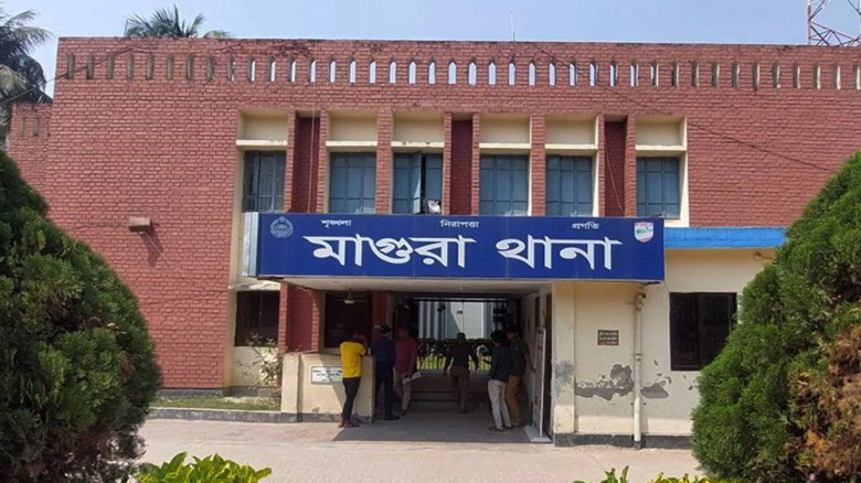 টিকিটের টাকা ফেরত চাওয়ায় মাগুরা বাসস্ট্যান্ডে সংঘর্ষ, আহত ৪