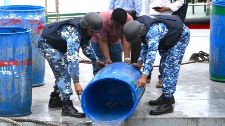 চট্টগ্রামে প্রায় ৬ কোটি টাকার চিংড়ি রেণু জব্দ করল কোস্টগার্ড