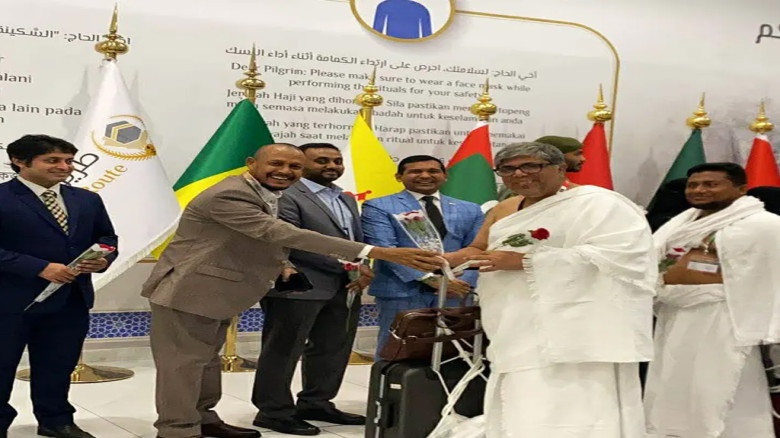 প্রথম হজ ফ্লাইটে সৌদি পৌঁছাল ৪১৯ বাংলাদেশি হজযাত্রী