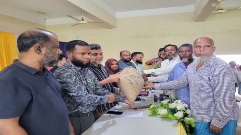 জুড়ীতে আউশ আবাদে ৩৭০০ কৃষকের মাঝে প্রণোদনা বিতরণ