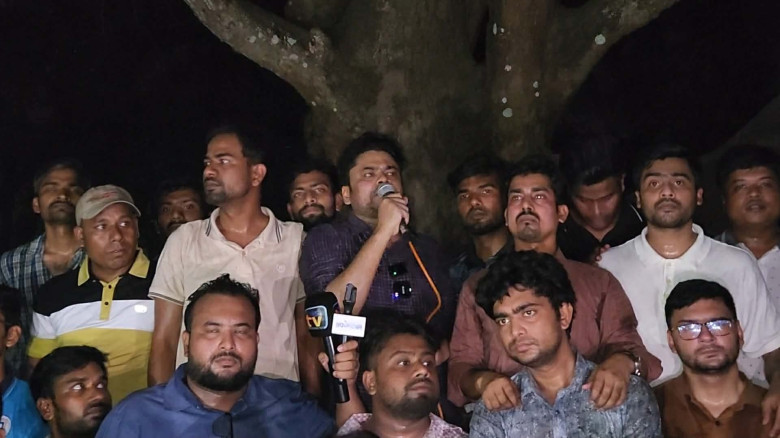 ঢাবি ক্যাম্পাসে উত্তেজনা, প্রশাসনের শান্ত থাকার আহ্বান