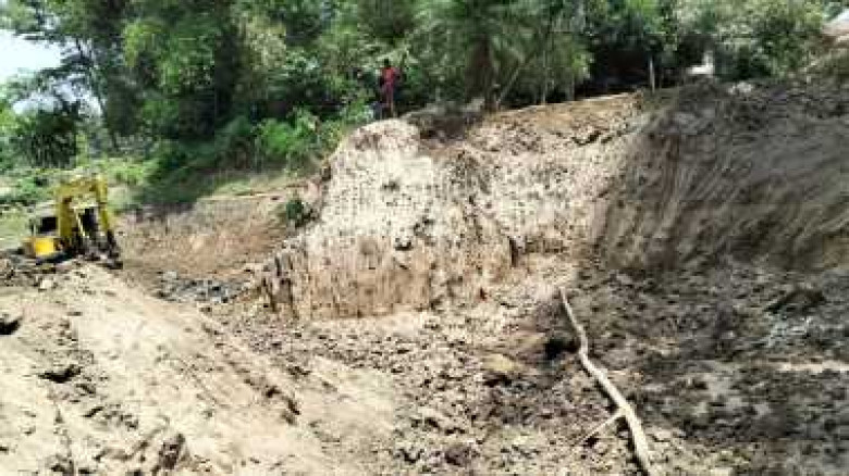 বগুড়ার শেরপুরে অবৈধ মাটি কাটায় কঠোর ব্যবস্থা