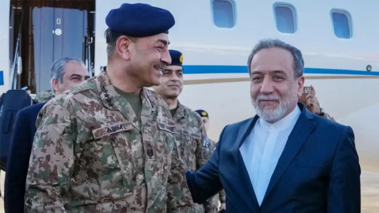 ইরানের পররাষ্ট্রমন্ত্রীর সঙ্গে পাকিস্তানের শীর্ষ নেতৃত্বের ফ