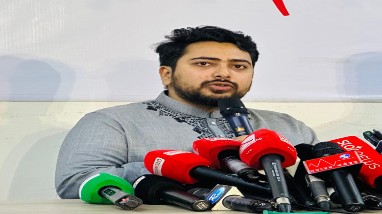 বিএনপির ‘কার্ড রাজনীতি’ নিয়ে কটাক্ষ নাহিদ ইসলামের