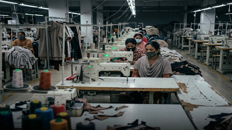 গার্মেন্টস খাতে ধসের শঙ্কা, কমছে বিদেশি অর্ডার...