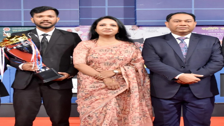 ফ্যামিলি কার্ড বিতরণে দুর্নীতি ও রাজনৈতিক হস্তক্ষেপ থাকবে না