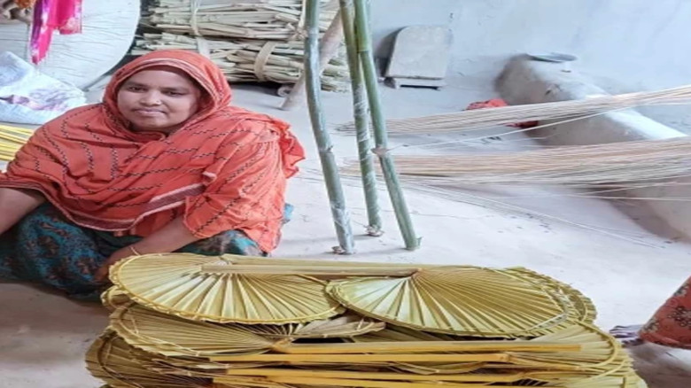 তীব্র গরমে হাতপাখার চাহিদা আকাশছোঁয়া