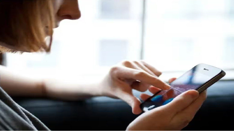 মোবাইল রিচার্জে করের বোঝা কমাতে কাজ করছে সরকার