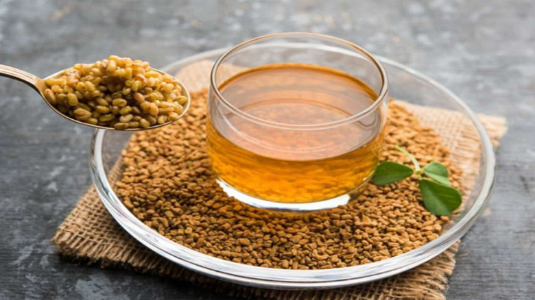 সকালে খালি পেটে মেথি পানি খেলে কী হয়? জানুন উপকারিতা...