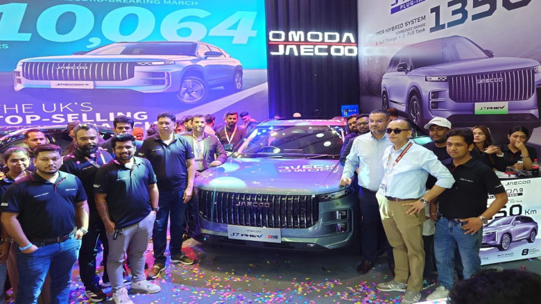 মোটর শো-তে নজর কাড়ল জেইকো জে৭ পিএইচইভি হাইব্রিড এসইউভি...