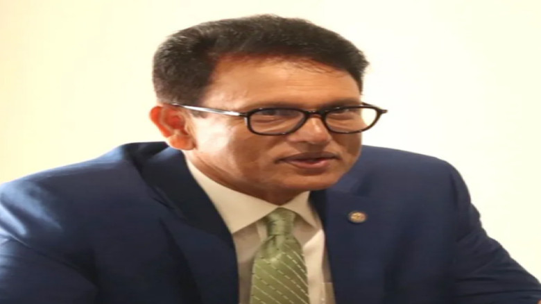 ইউনিফর্ম পরেও শিক্ষক-মন্ত্রীদের নিয়ে বাজে মন্তব্য করছে শিক্ষ