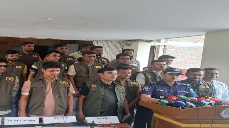 পাবনায় অভিযান, অস্ত্র ও গুলিসহ ৩ জন আটক