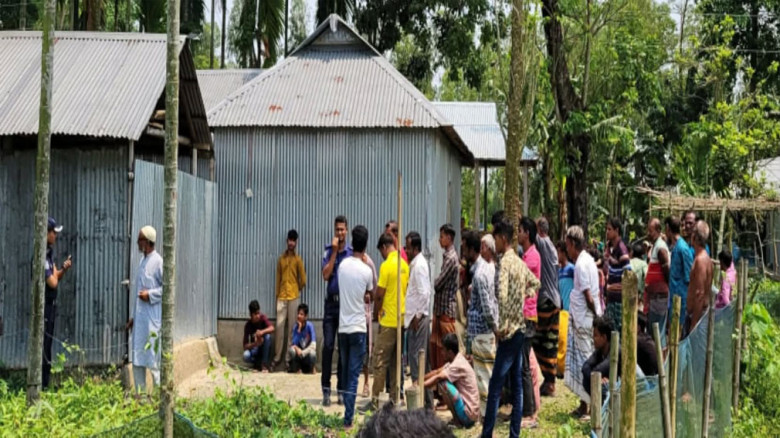 কুড়িগ্রামের ফুলবাড়ীতে নারীর ঝুলন্ত মরদেহ উদ্ধার
