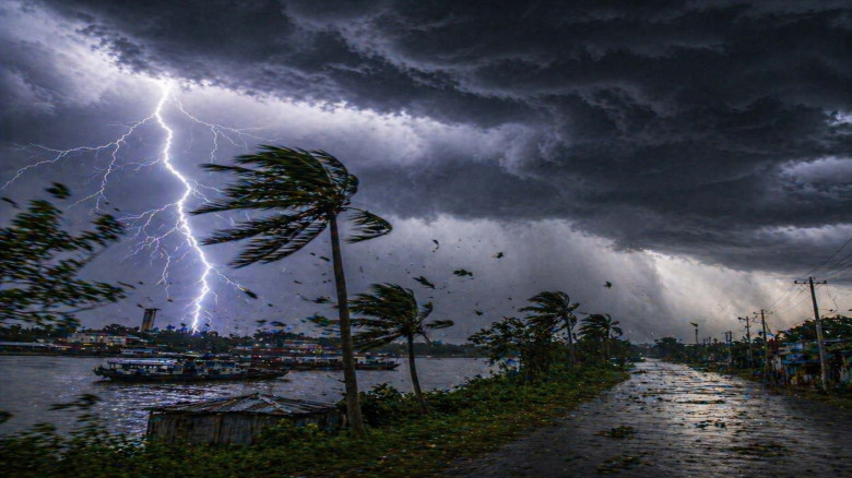 আবহাওয়া অধিদপ্তরের পূর্বাভাসে ১৩ জেলায় দুঃসংবাদ