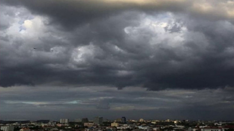 রাজধানীতে মেঘলা আকাশ, হতে পারে বজ্রসহ বৃষ্টি