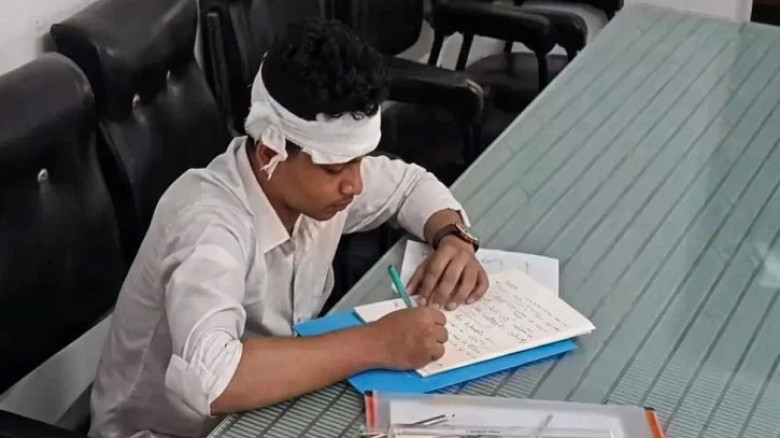 পরীক্ষাকেন্দ্রে ফ্যান খুলে পড়ে আহত এসএসসি পরীক্ষার্থী, আঘাত 