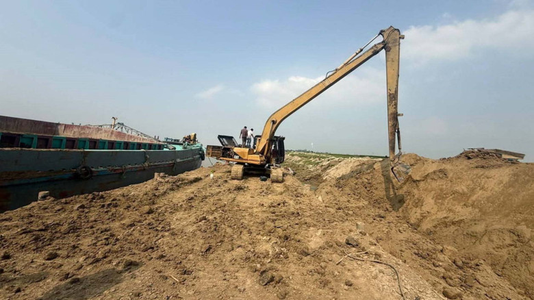 প্রশাসনের অভিযানেও বন্ধ হচ্ছে না অবৈধ মাটি কাটা