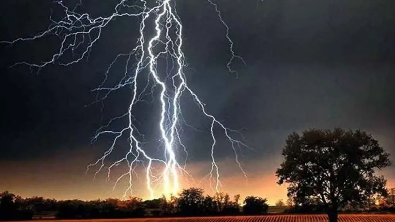 ধনু নদে বজ্রাঘাত, মৎস্য শিকারির মর্মান্তিক মৃত্যু