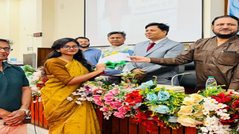 রাবি কলা অনুষদে ডিনস অ্যাওয়ার্ড পেলেন ১৬ মেধাবী শিক্ষার্থী