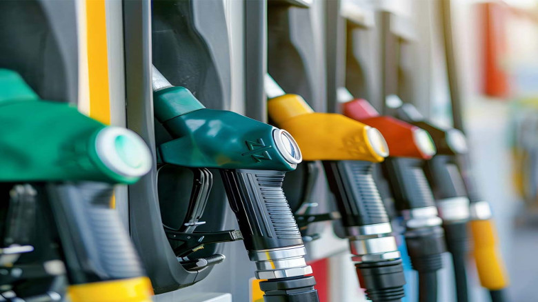 হিলিতে ফুয়েল কার্ডে স্বস্তি, কমেছে তেল নিতে ভিড় ও ভোগান্তি