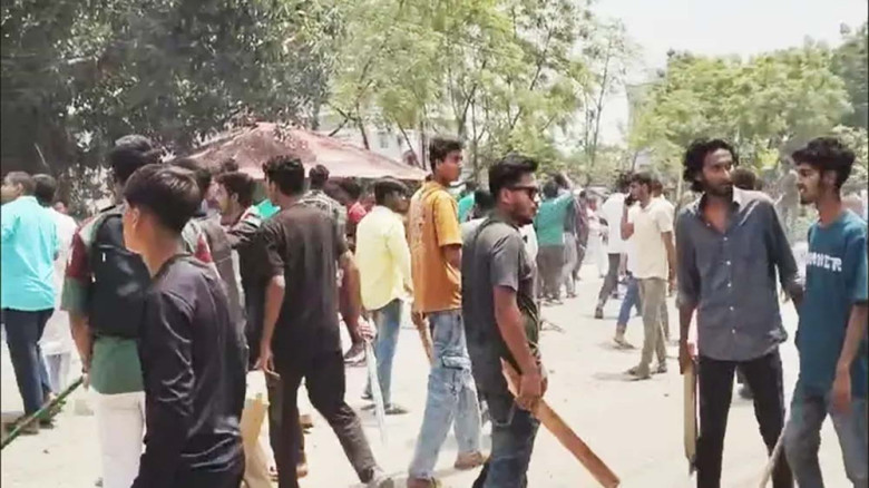 ঈশ্বরদীতে ছাত্রদল-ছাত্রশিবির সংঘর্ষে পাল্টাপাল্টি মামলা, আসা