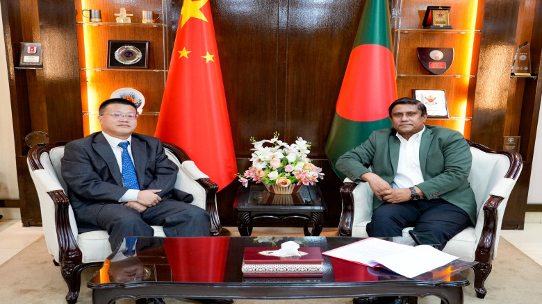 ঢাকায় প্রতিরক্ষা উপদেষ্টা ও চীনা রাষ্ট্রদূতের সৌজন্য সাক্ষাৎ