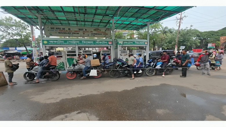 রাজধানীর পেট্রল পাম্পে কমেছে ভিড়, দ্রুত মিলছে জ্বালানি