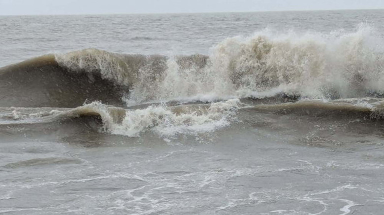 বঙ্গোপসাগরে নিম্নচাপ, পায়রায় ৩ নম্বর সতর্ক সংকেত