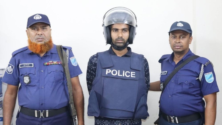 ফরিদপুরে কোদাল দিয়ে তিন খুন: ১০ ঘণ্টার মধ্যেই প্রধান আসামি গ