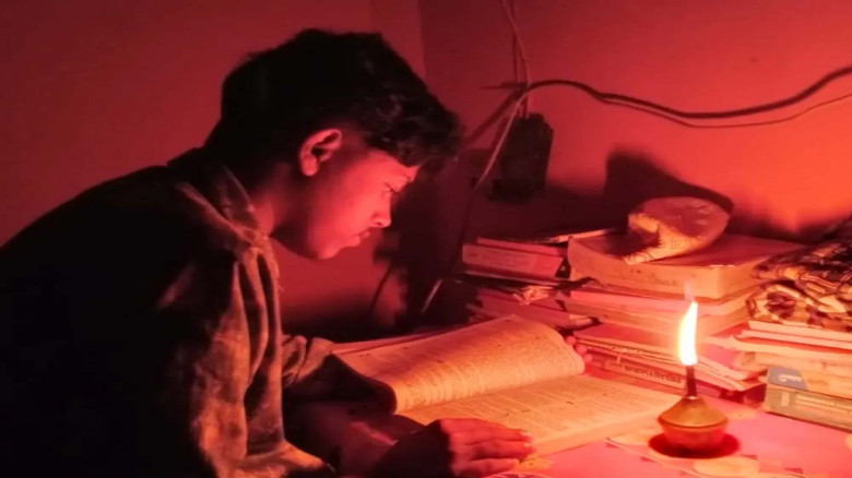 চার দিন ধরে অন্ধকারে কমলগঞ্জ, বিপর্যস্ত জনজীবন