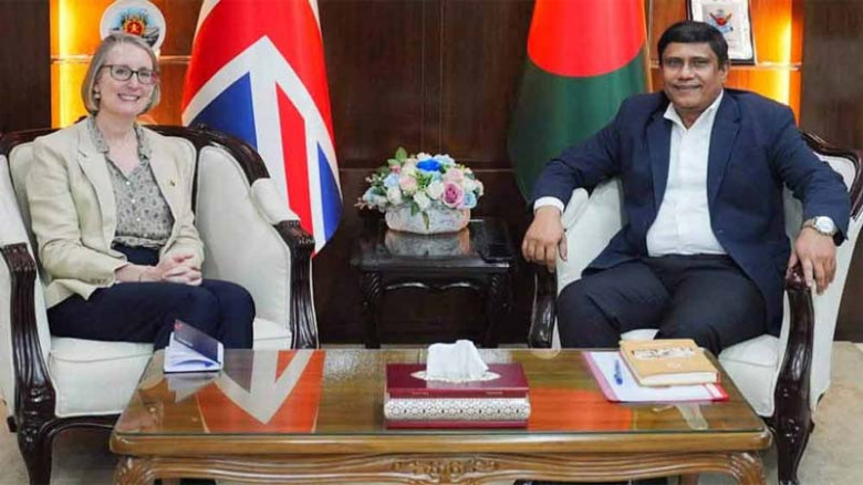 ঢাকায় ব্রিটিশ হাইকমিশনারের সঙ্গে প্রতিরক্ষা উপদেষ্টার বৈঠক