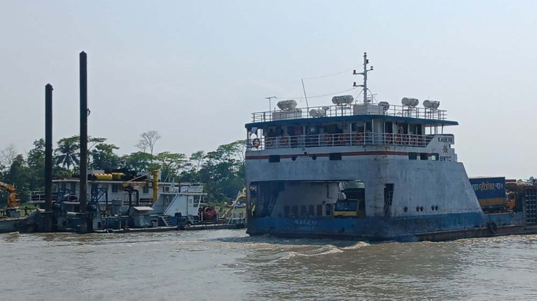 কালবৈশাখীতে লক্ষ্মীপুর-ভোলা রুটে ফেরি চলাচল বন্ধ