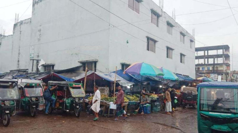৯ কোটি টাকার মার্কেট চালু না হওয়ায় রাজস্ব সংকটে সরকার