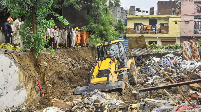 ভারতে হাসপাতালের প্রাচীর ধসে নিহত ৭