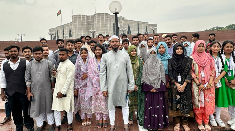সংসদ ভবনে শিক্ষামূলক সফর, উচ্ছ্বসিত ৫০ শিক্ষার্থী