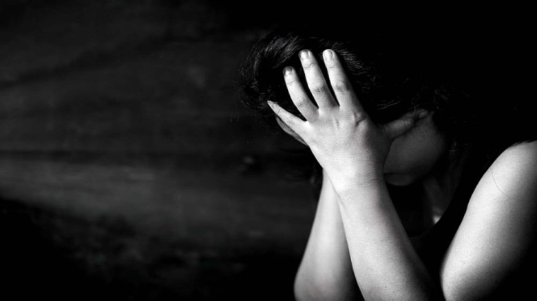 চারঘাটে স্বামীকে বেঁধে রেখে স্ত্রীকে ধর্ষণের অভিযোগ