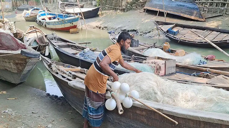 মধ্যরাতেই নদীতে নামবে জেলেরা, দুই মাসের নিষেধাজ্ঞা শেষে শুরু