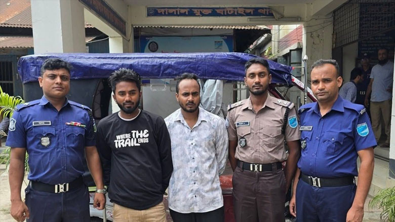 যাত্রীবেশে ইজিবাইক ছিনতাই, টাঙ্গাইলে গ্রেপ্তার ২