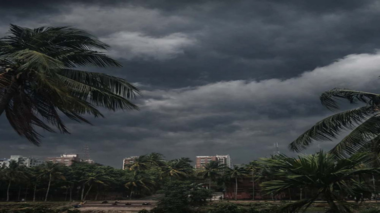 ঢাকাসহ ১৩ জেলায় দমকা হাওয়া ও বজ্রবৃষ্টির আভাস
