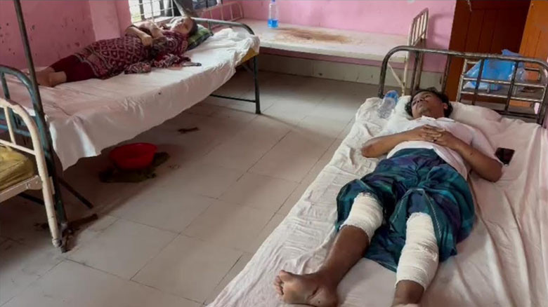 বাউফলে ভাই-বোনকে কুপিয়ে জখম, মাদক কারবারির দম্ভোক্তি ঘিরে চা