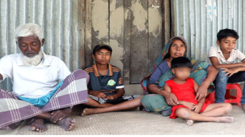 ১০ বছরের শিশুর কাঁধে সংসারের দায়িত্ব, ভ্যান চালিয়ে চলছে জীবন