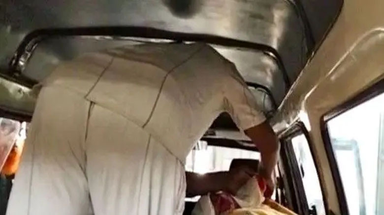 কারাফটকে সন্তানের মুখ দেখলেন বন্দী