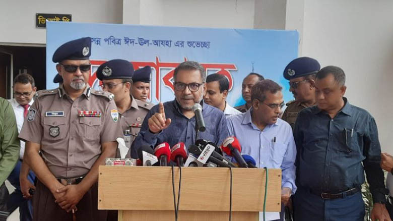 কমলাপুরে পরিদর্শনে রেল সচিব, ঈদ ট্রেনে স্বস্তির আশ্বাস
