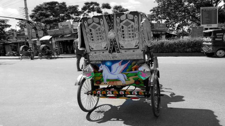 অটোরিকশা চালকের সতর্কতায় বড় বিপদ থেকে বাঁচল শিশু